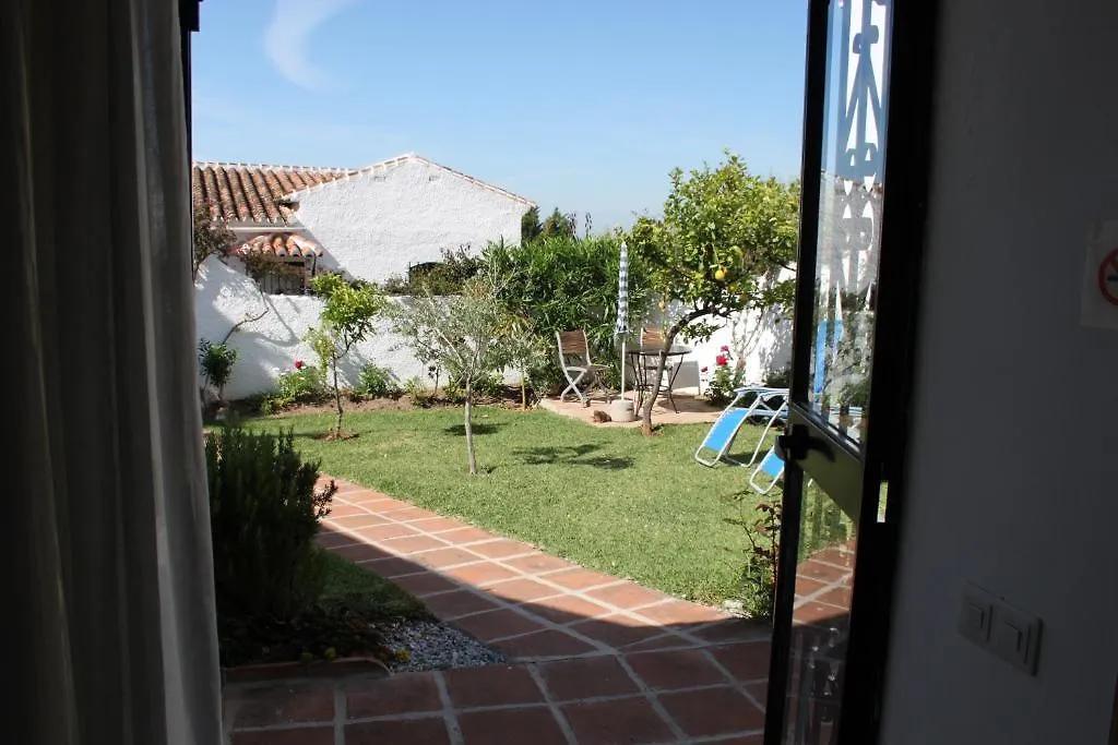Apartament El Capistrano Nerja Guy P. Way Hiszpania